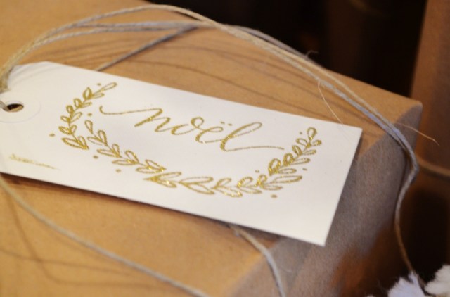 gold holiday noel gift tag